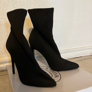 Adorable Steve Madden ankle booties